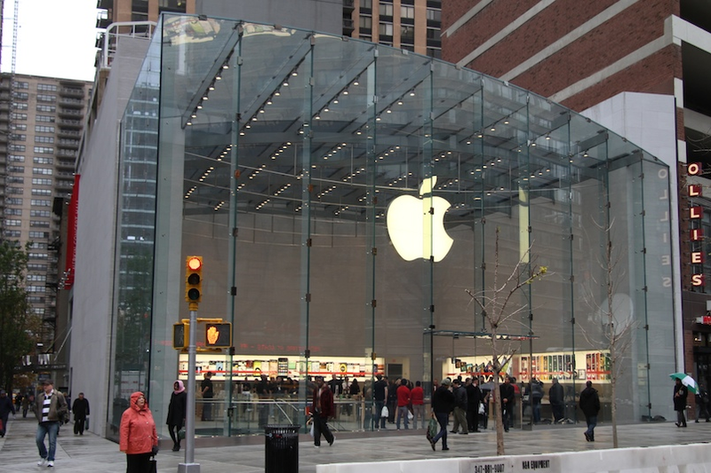 Illustration for article titled Apple Store Gallery